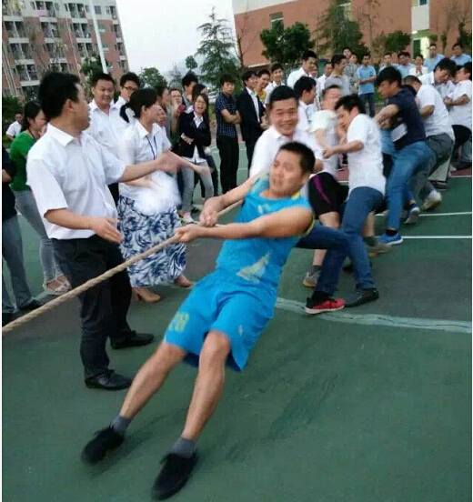赣州深联PCB厂拔河比赛开幕啦。。