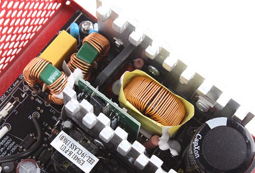 如何通过元件摆放来改善PCB的EMI？